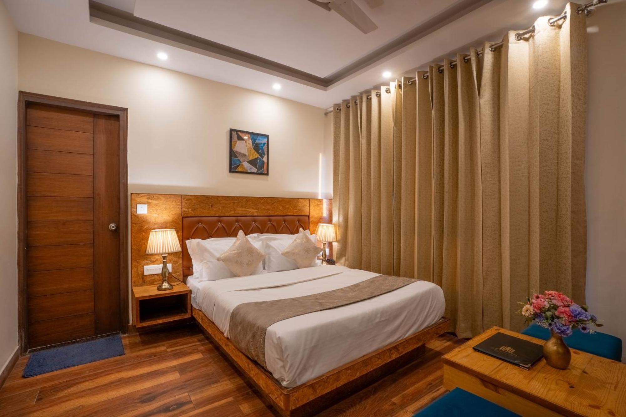 Perfectstayz Vista 5 Min Walk To Mall Road มัสซูรี ภายนอก รูปภาพ